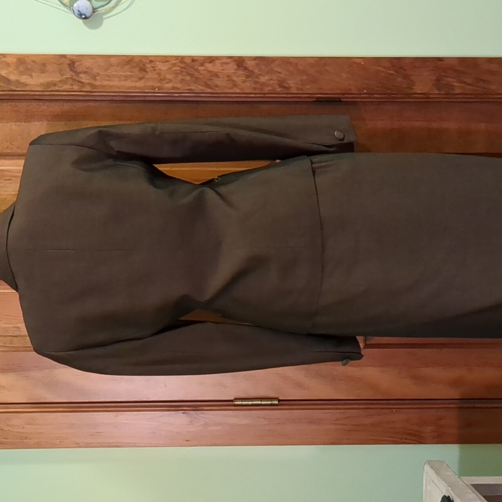 Classic Women's Brown Pencil Skirt - Tailored Professional Look - Picture 4 of 13